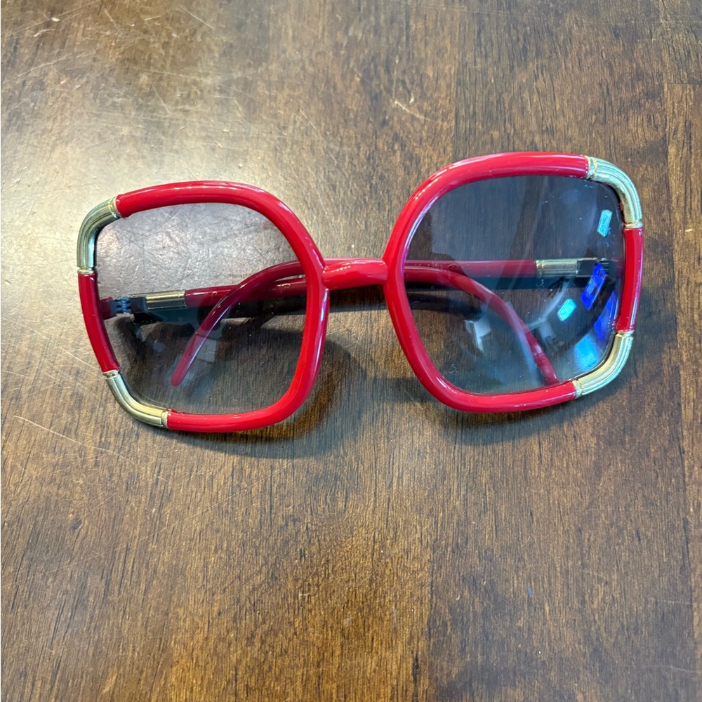 Les Lunettes De Baccars Red Square Frame Sunglasses